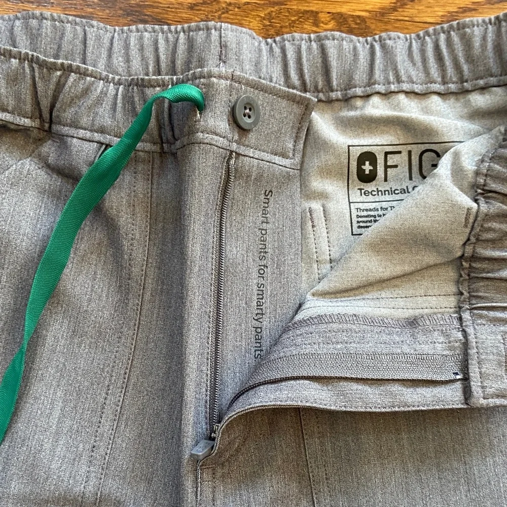 Figs Men’s Cairo Cargo Scrubs - XSmall‎ Tall NWT
